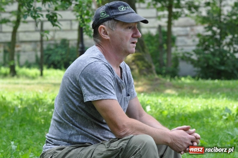 Zdjęcie w galerii na portalu naszraciborz.pl: Zawody wędkarskie na stawie w Krowiarkach. Do wygrania... dziennikarskie krzesło  wiadomości z regionu