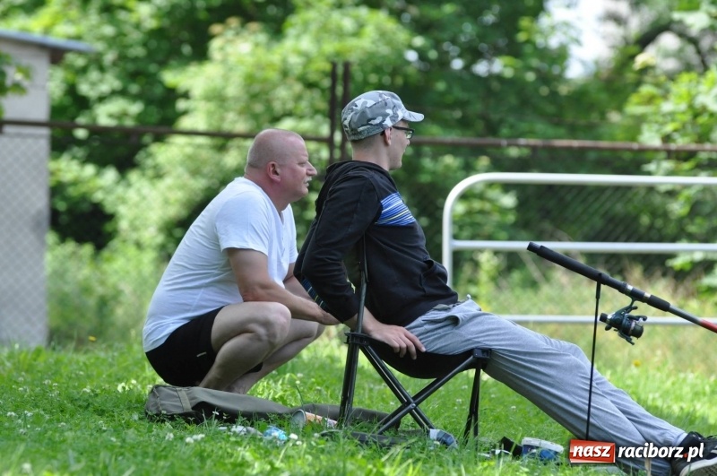 Zdjęcie w galerii na portalu naszraciborz.pl: Zawody wędkarskie na stawie w Krowiarkach. Do wygrania... dziennikarskie krzesło  wiadomości z regionu