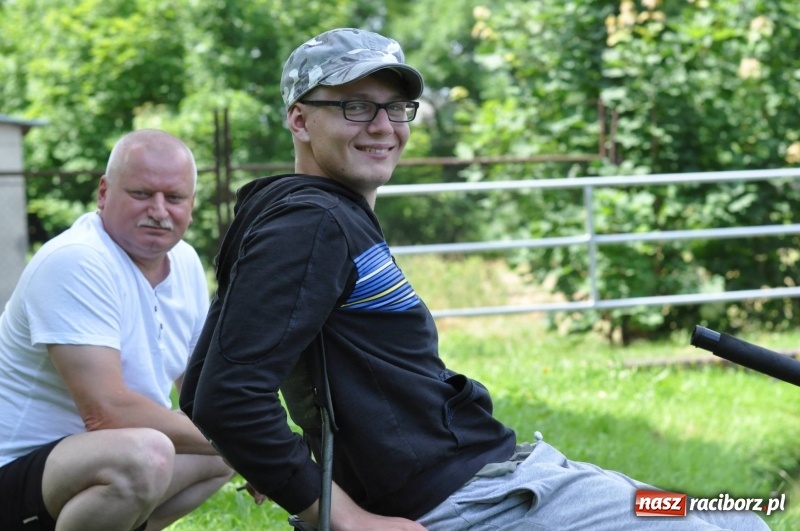 Zdjęcie w galerii na portalu naszraciborz.pl: Zawody wędkarskie na stawie w Krowiarkach. Do wygrania... dziennikarskie krzesło  wiadomości z regionu