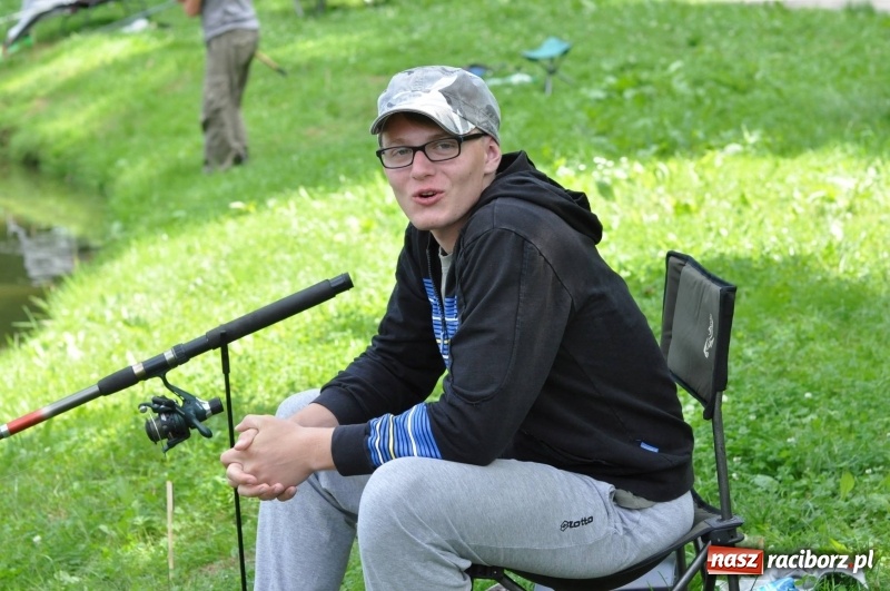 Zdjęcie w galerii na portalu naszraciborz.pl: Zawody wędkarskie na stawie w Krowiarkach. Do wygrania... dziennikarskie krzesło  wiadomości z regionu