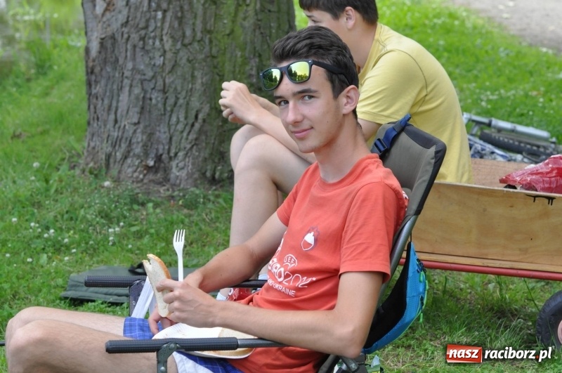 Zdjęcie w galerii na portalu naszraciborz.pl: Zawody wędkarskie na stawie w Krowiarkach. Do wygrania... dziennikarskie krzesło  wiadomości z regionu