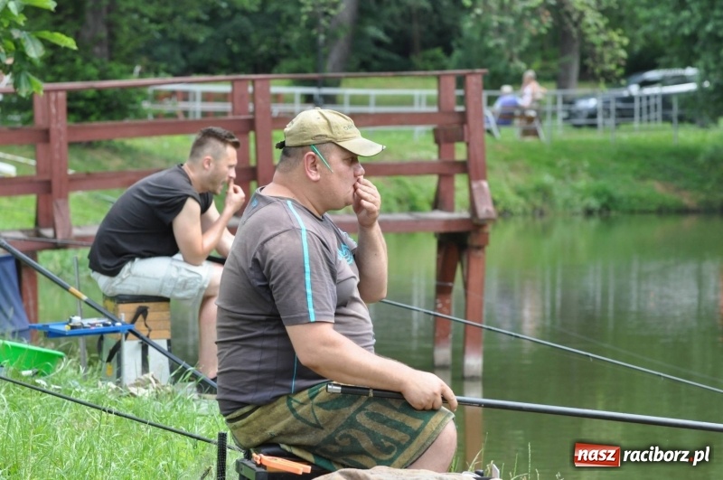 Zdjęcie w galerii na portalu naszraciborz.pl: Zawody wędkarskie na stawie w Krowiarkach. Do wygrania... dziennikarskie krzesło  wiadomości z regionu