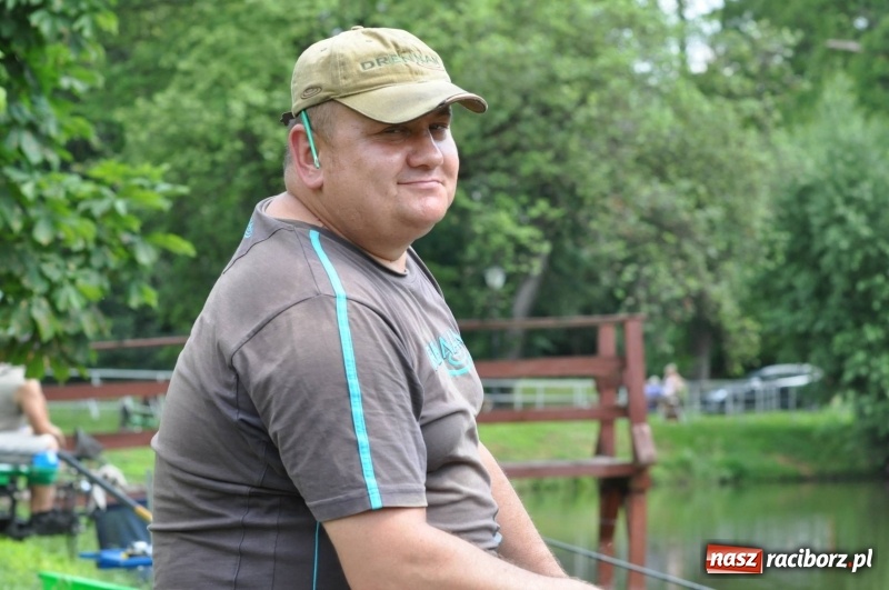 Zdjęcie w galerii na portalu naszraciborz.pl: Zawody wędkarskie na stawie w Krowiarkach. Do wygrania... dziennikarskie krzesło  wiadomości z regionu