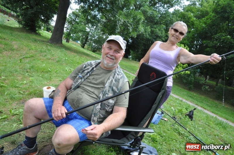 Zdjęcie w galerii na portalu naszraciborz.pl: Zawody wędkarskie na stawie w Krowiarkach. Do wygrania... dziennikarskie krzesło  wiadomości z regionu