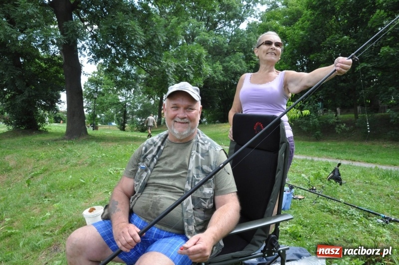 Zdjęcie w galerii na portalu naszraciborz.pl: Zawody wędkarskie na stawie w Krowiarkach. Do wygrania... dziennikarskie krzesło  wiadomości z regionu