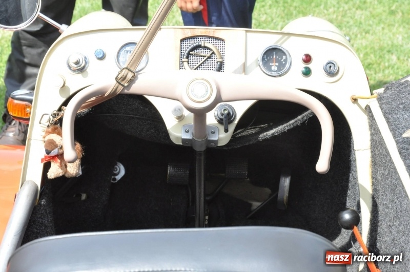 Zdjęcie w galerii na portalu naszraciborz.pl: Messerschmitt K-200 i inne cuda motoryzacji na zlocie pojazdów zabytkowych w Zabełkowie  wiadomości z regionu