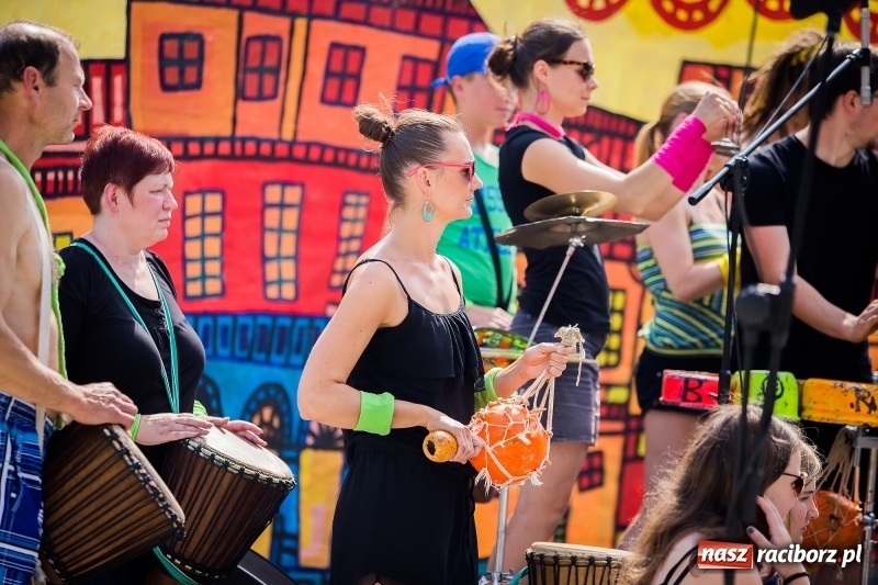 Zdjęcie w galerii na portalu naszraciborz.pl: Moc atrakcji na otwarciu plaży miejskiej wiadomości z regionu