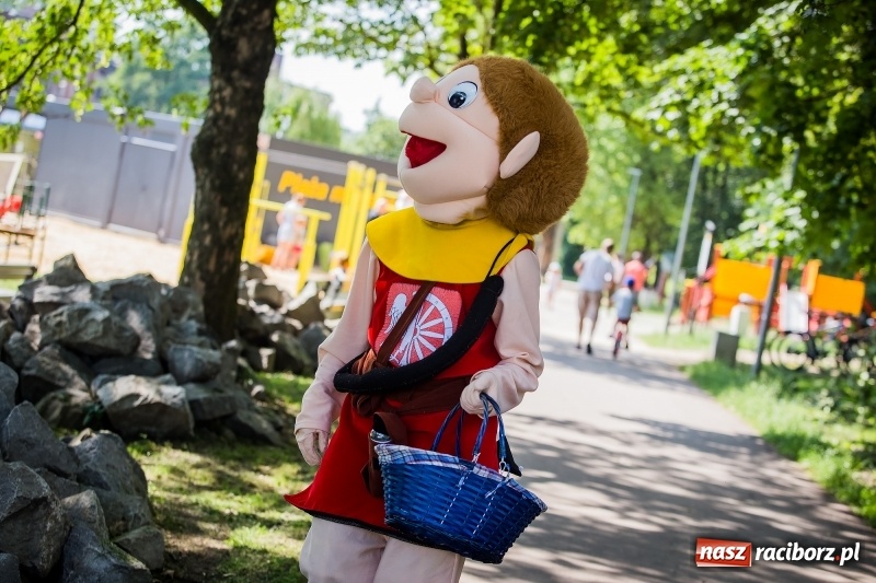 Zdjęcie w galerii na portalu naszraciborz.pl: Moc atrakcji na otwarciu plaży miejskiej wiadomości z regionu