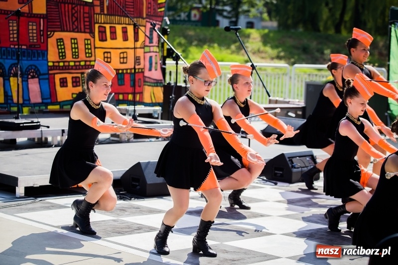 Zdjęcie w galerii na portalu naszraciborz.pl: Moc atrakcji na otwarciu plaży miejskiej wiadomości z regionu