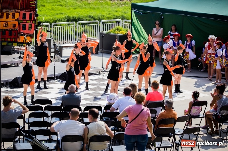 Zdjęcie w galerii na portalu naszraciborz.pl: Moc atrakcji na otwarciu plaży miejskiej wiadomości z regionu