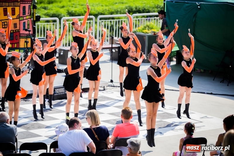 Zdjęcie w galerii na portalu naszraciborz.pl: Moc atrakcji na otwarciu plaży miejskiej wiadomości z regionu