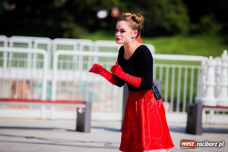 Zdjęcie w galerii na portalu naszraciborz.pl: Moc atrakcji na otwarciu plaży miejskiej wiadomości z regionu