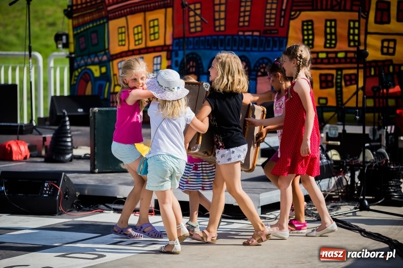 Zdjęcie w galerii na portalu naszraciborz.pl: Moc atrakcji na otwarciu plaży miejskiej wiadomości z regionu