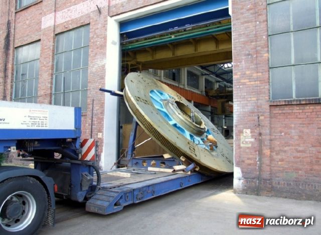 Zdjęcie w galerii na portalu naszraciborz.pl: Obrabiarka-gigant w drodze do Japonii wiadomości z regionu