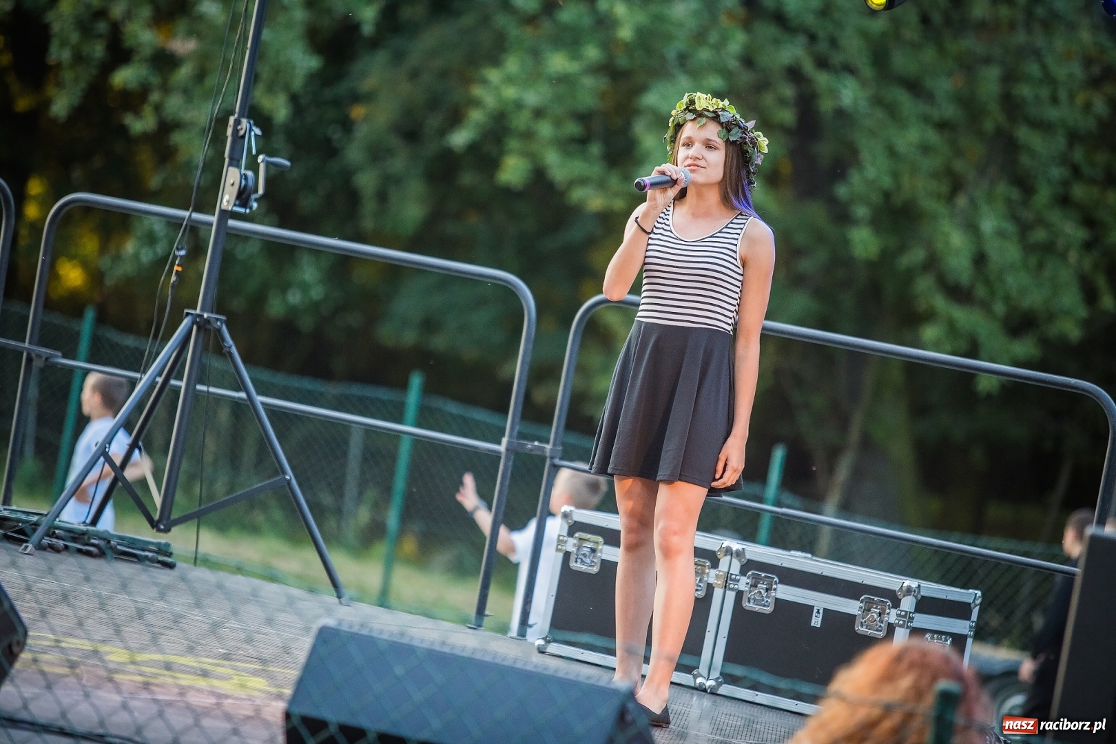 Zdjęcie w galerii na portalu naszraciborz.pl: Wianki i piosenki o miłości, czyli Noc Świętojańska w Kornicach wiadomości z regionu