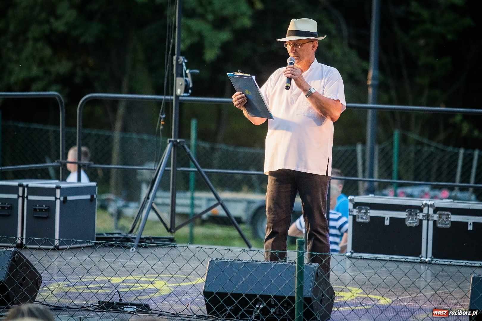 Zdjęcie w galerii na portalu naszraciborz.pl: Wianki i piosenki o miłości, czyli Noc Świętojańska w Kornicach wiadomości z regionu