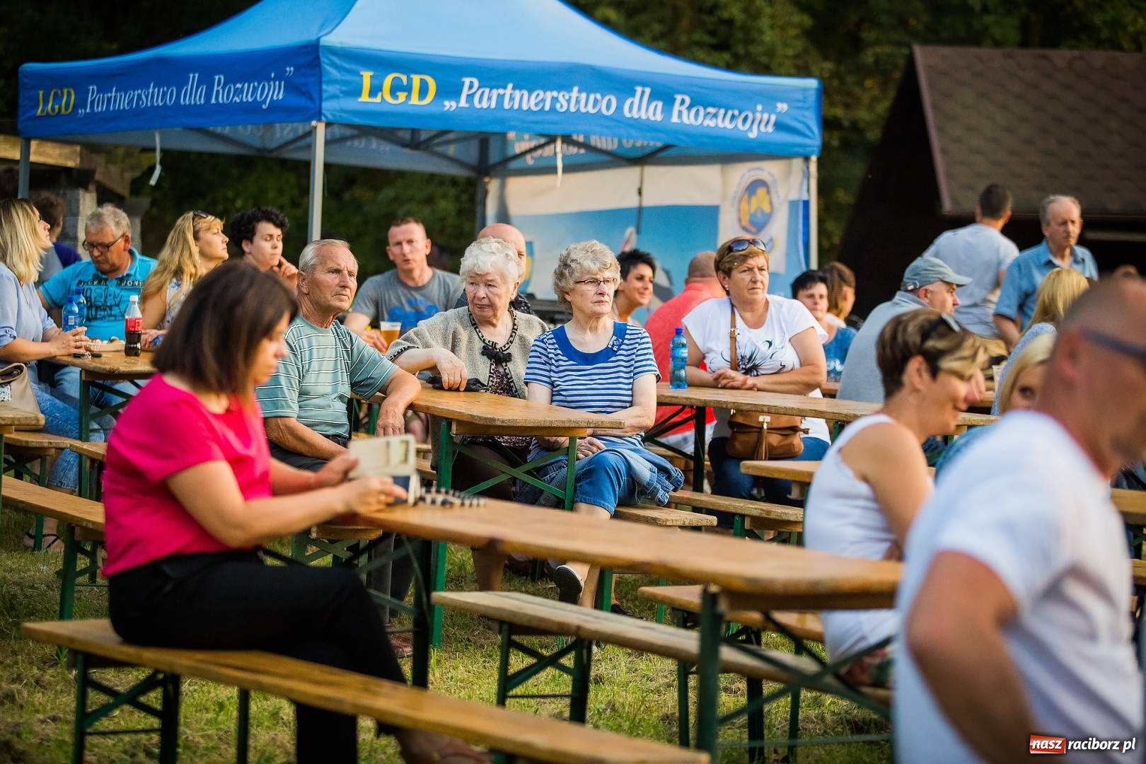 Zdjęcie w galerii na portalu naszraciborz.pl: Wianki i piosenki o miłości, czyli Noc Świętojańska w Kornicach wiadomości z regionu