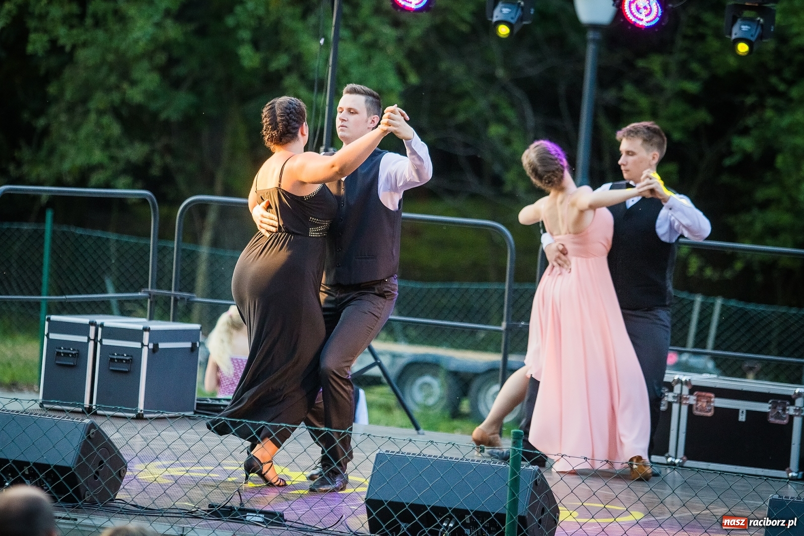 Zdjęcie w galerii na portalu naszraciborz.pl: Wianki i piosenki o miłości, czyli Noc Świętojańska w Kornicach wiadomości z regionu