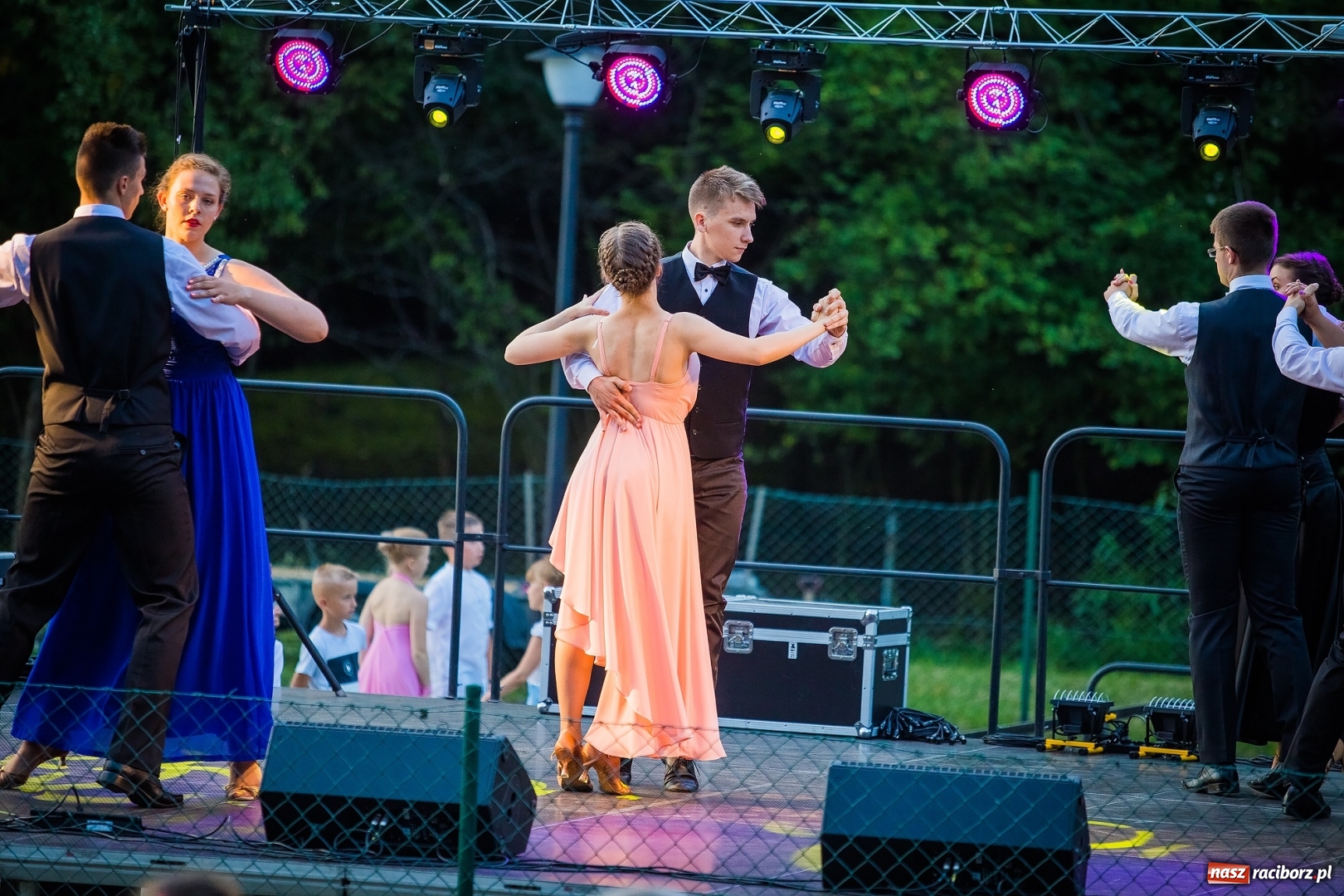 Zdjęcie w galerii na portalu naszraciborz.pl: Wianki i piosenki o miłości, czyli Noc Świętojańska w Kornicach wiadomości z regionu