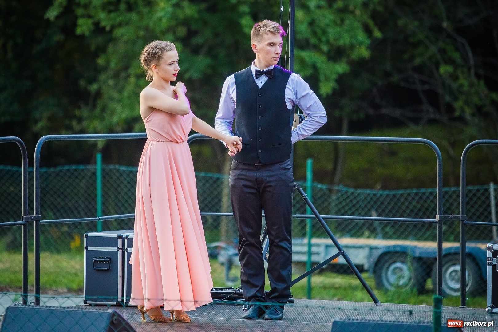 Zdjęcie w galerii na portalu naszraciborz.pl: Wianki i piosenki o miłości, czyli Noc Świętojańska w Kornicach wiadomości z regionu