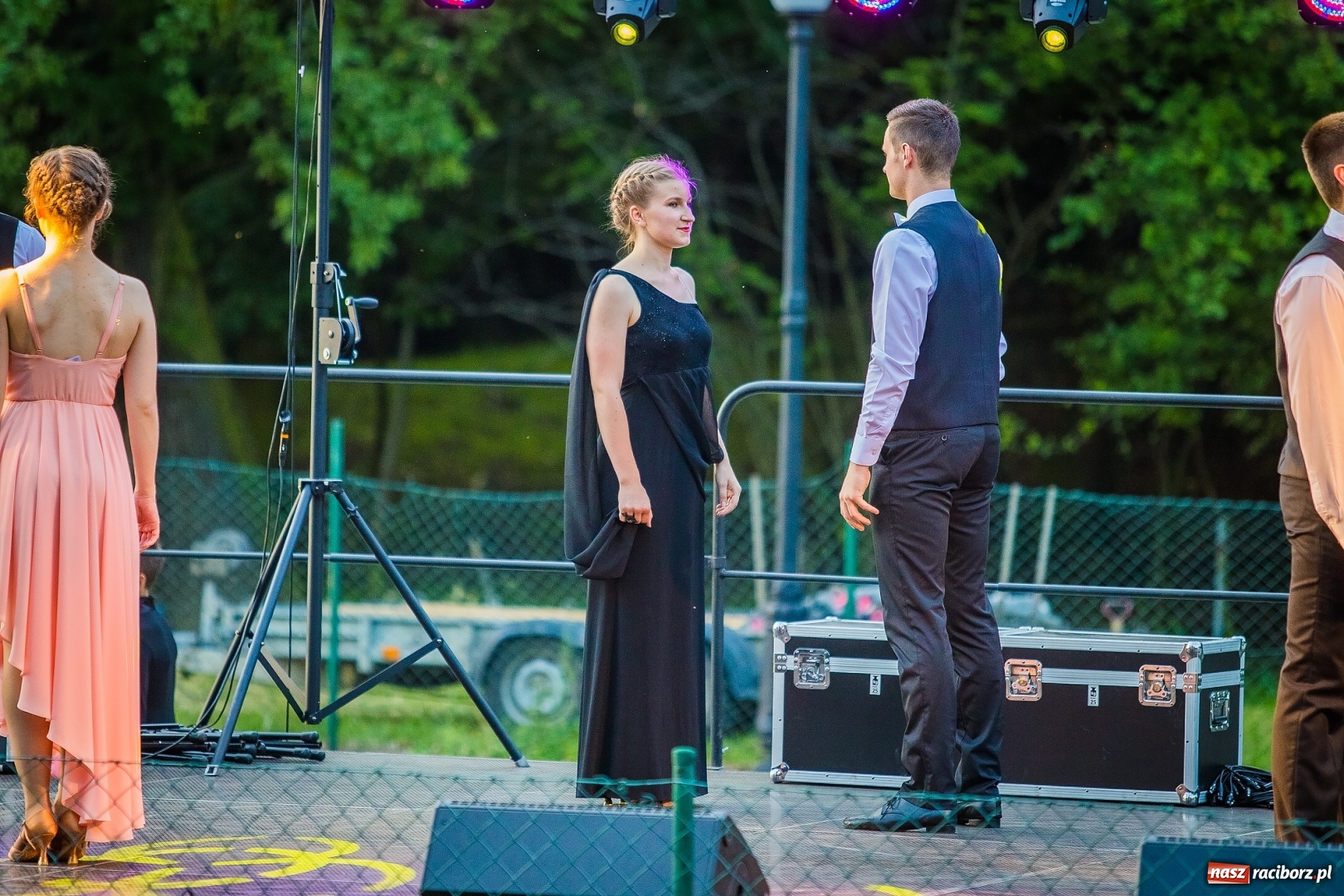 Zdjęcie w galerii na portalu naszraciborz.pl: Wianki i piosenki o miłości, czyli Noc Świętojańska w Kornicach wiadomości z regionu