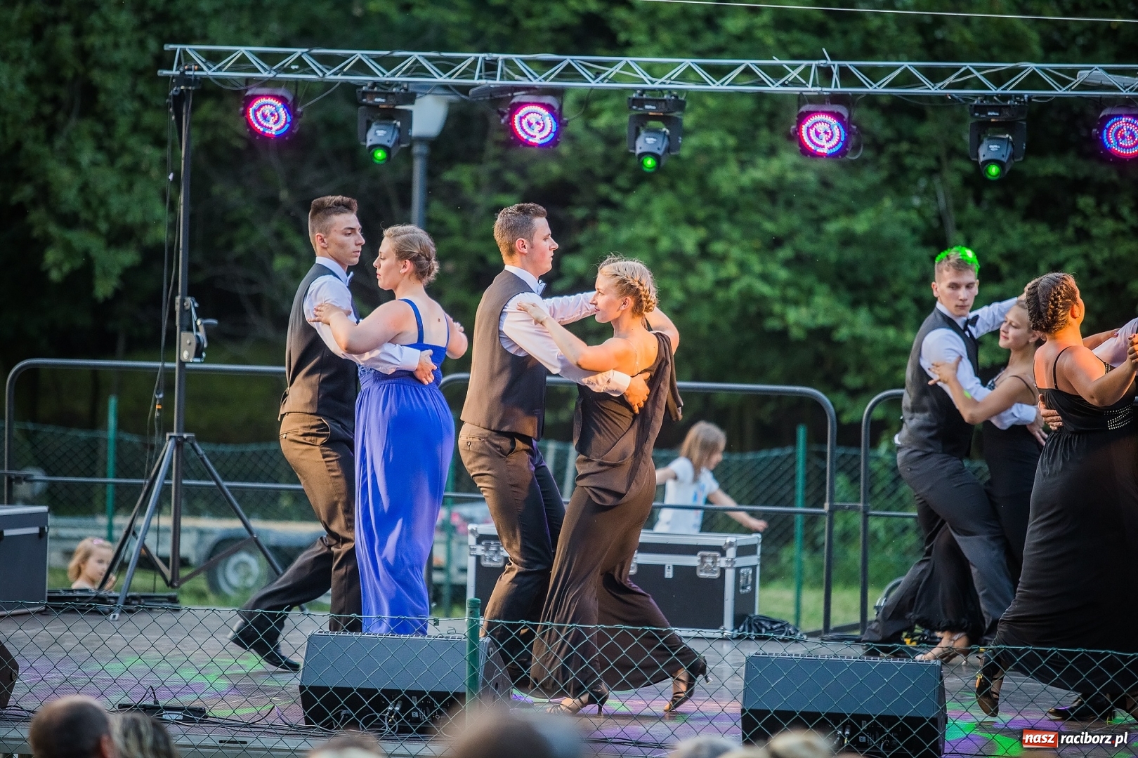 Zdjęcie w galerii na portalu naszraciborz.pl: Wianki i piosenki o miłości, czyli Noc Świętojańska w Kornicach wiadomości z regionu