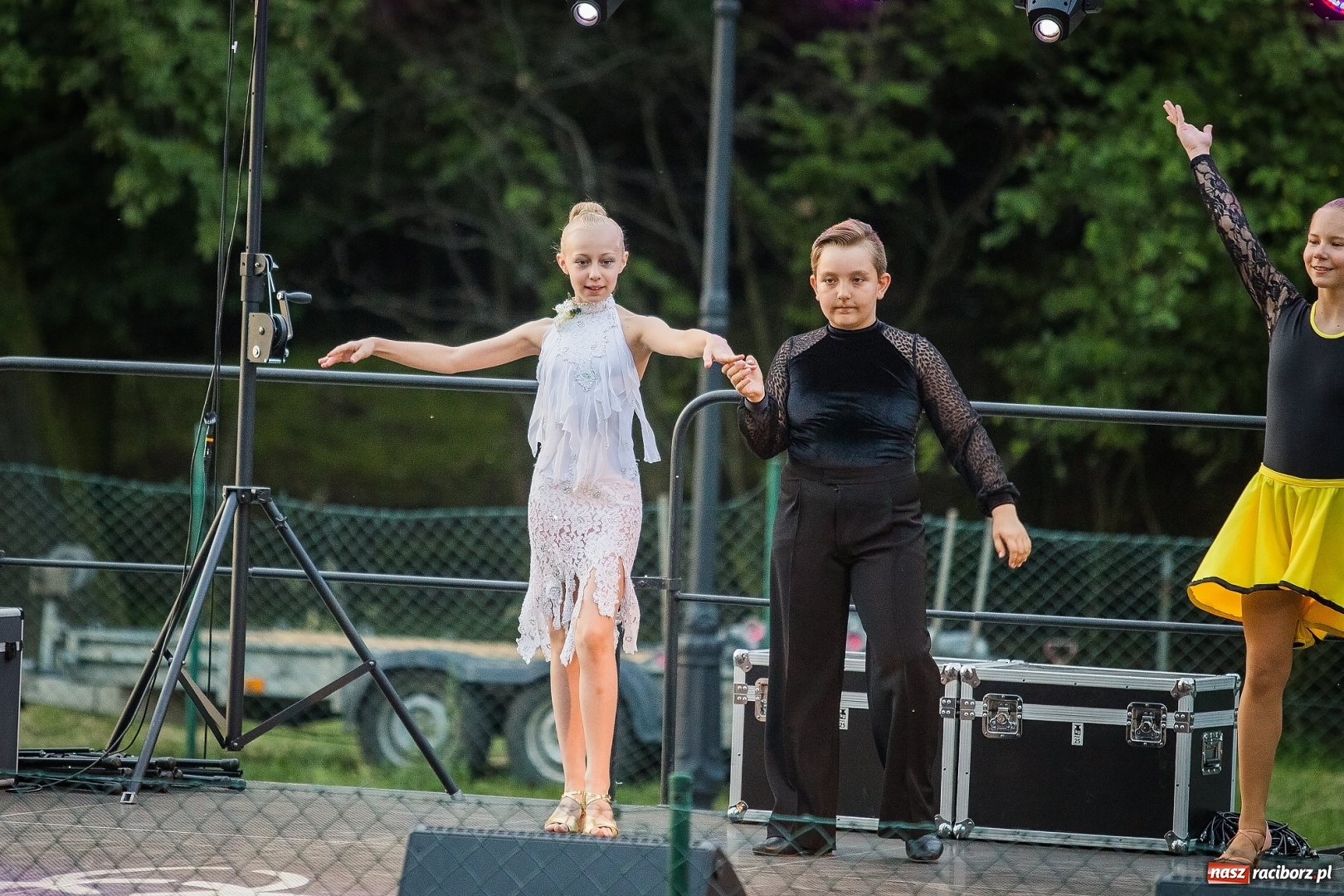 Zdjęcie w galerii na portalu naszraciborz.pl: Wianki i piosenki o miłości, czyli Noc Świętojańska w Kornicach wiadomości z regionu