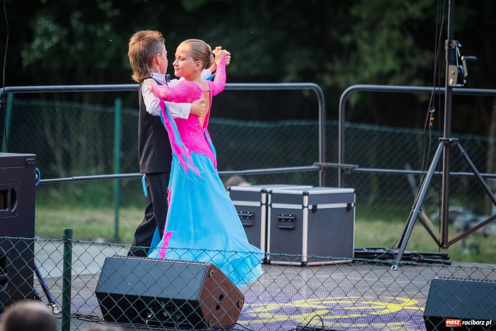 Zdjęcie w galerii na portalu naszraciborz.pl: Wianki i piosenki o miłości, czyli Noc Świętojańska w Kornicach wiadomości z regionu