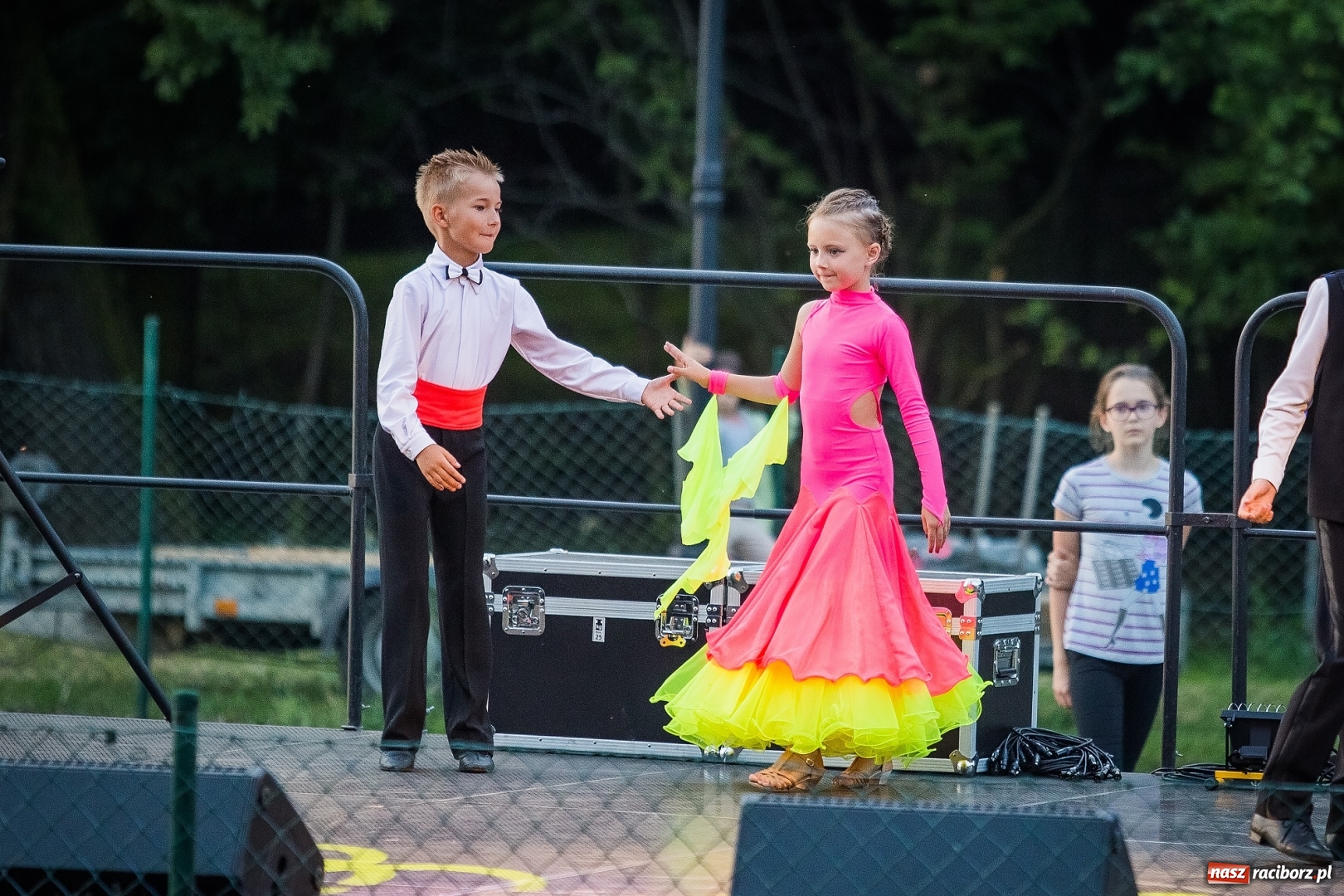 Zdjęcie w galerii na portalu naszraciborz.pl: Wianki i piosenki o miłości, czyli Noc Świętojańska w Kornicach wiadomości z regionu