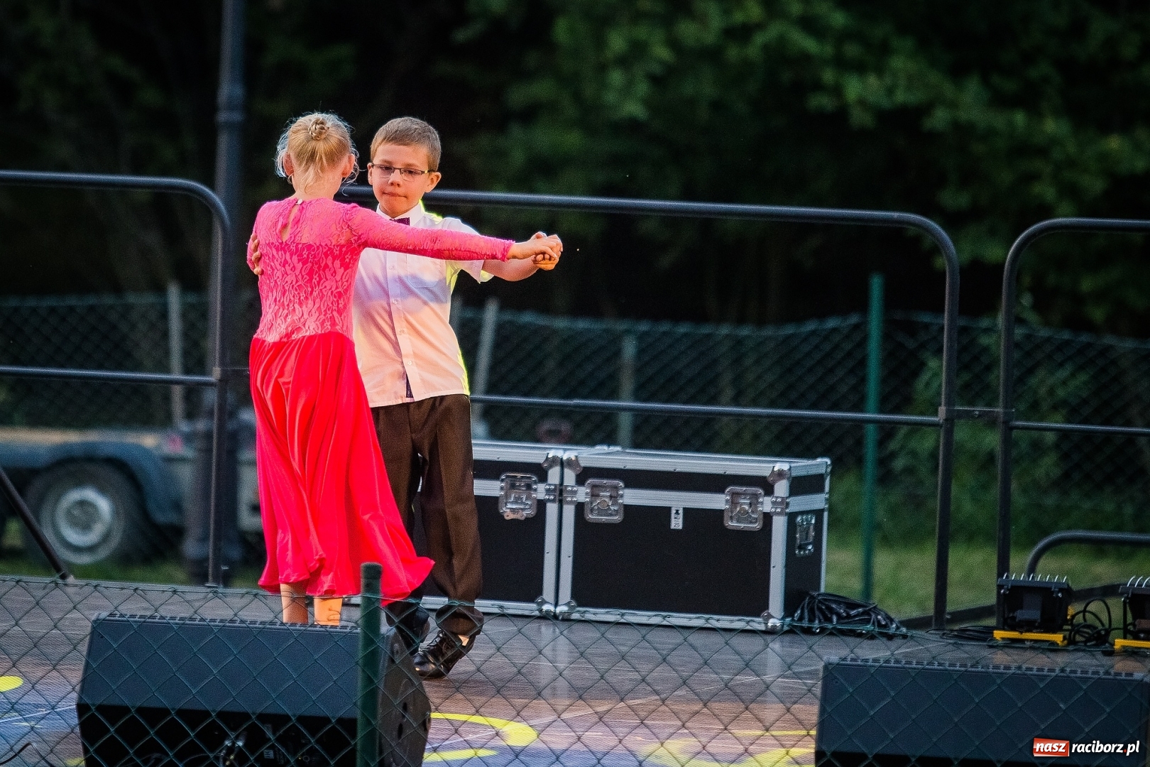Zdjęcie w galerii na portalu naszraciborz.pl: Wianki i piosenki o miłości, czyli Noc Świętojańska w Kornicach wiadomości z regionu