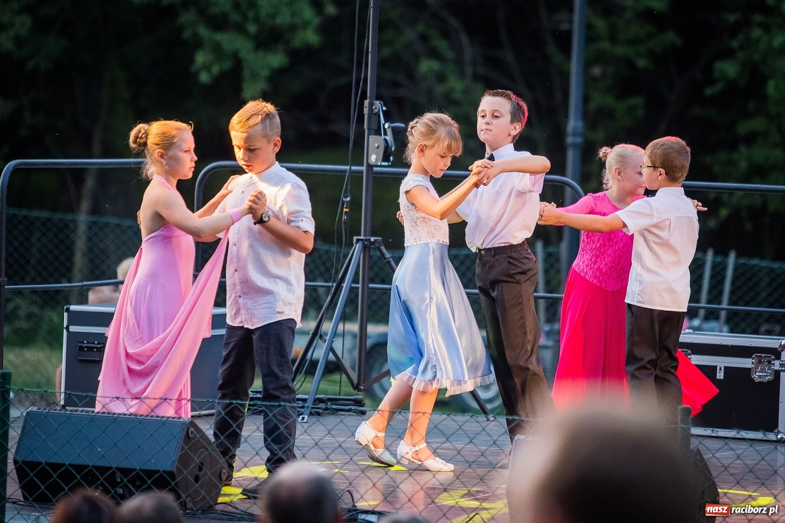 Zdjęcie w galerii na portalu naszraciborz.pl: Wianki i piosenki o miłości, czyli Noc Świętojańska w Kornicach wiadomości z regionu