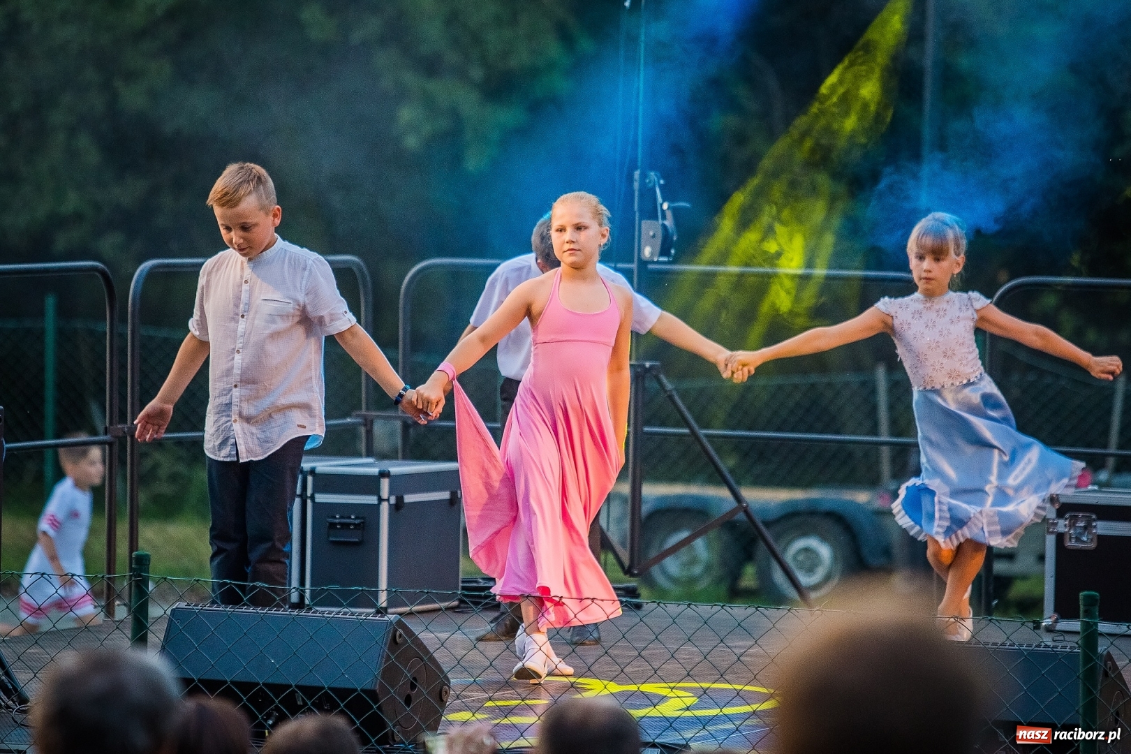 Zdjęcie w galerii na portalu naszraciborz.pl: Wianki i piosenki o miłości, czyli Noc Świętojańska w Kornicach wiadomości z regionu