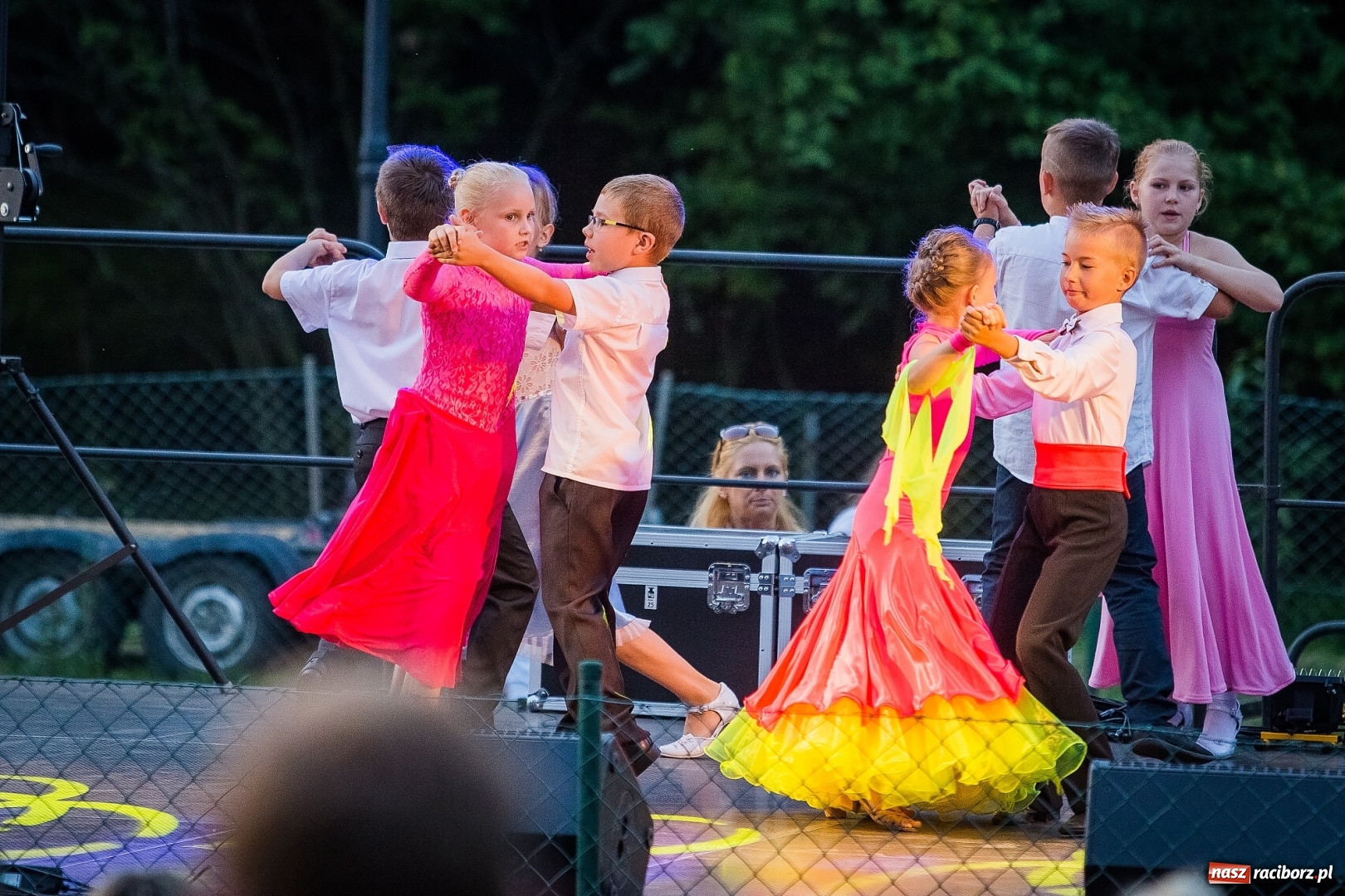 Zdjęcie w galerii na portalu naszraciborz.pl: Wianki i piosenki o miłości, czyli Noc Świętojańska w Kornicach wiadomości z regionu
