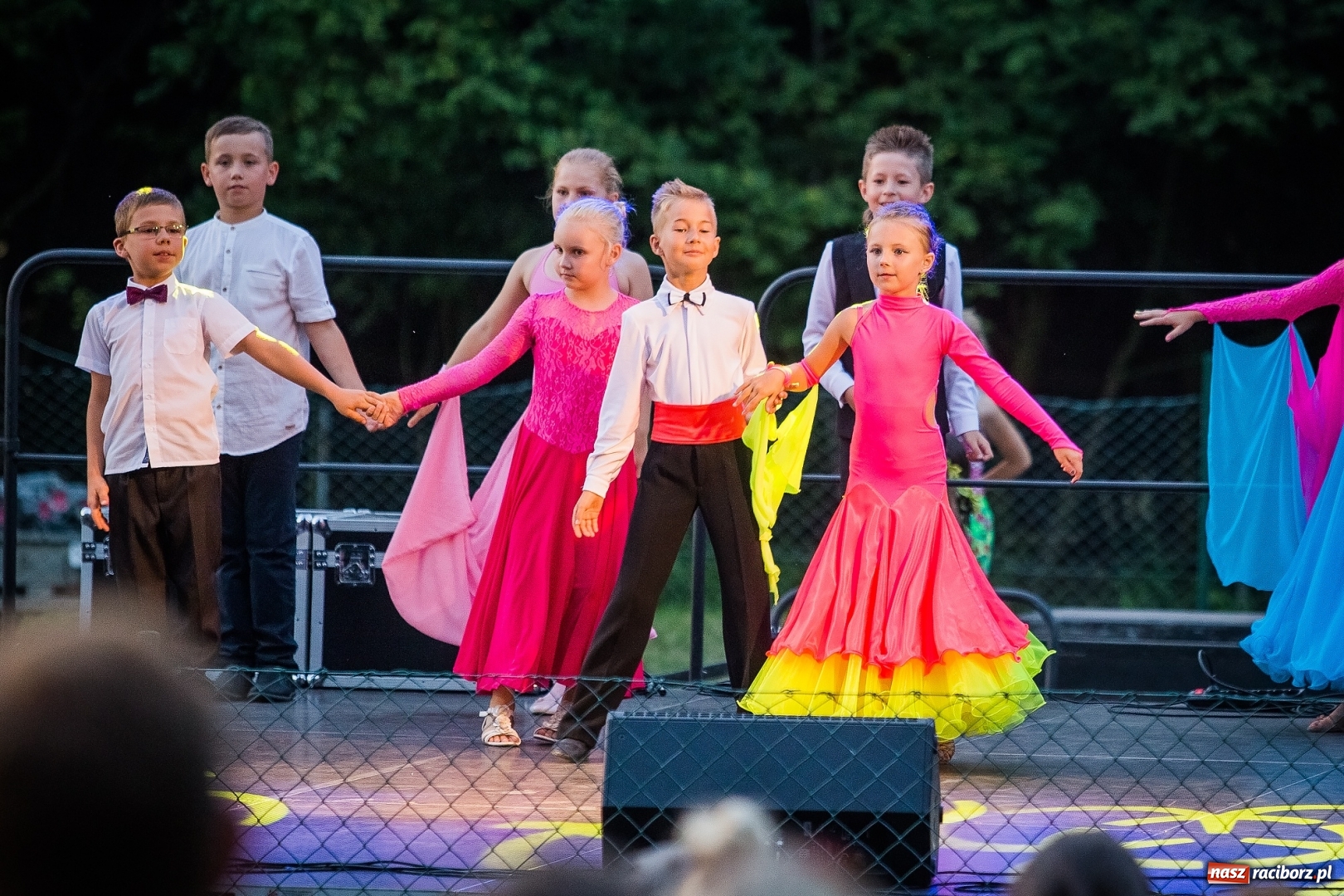 Zdjęcie w galerii na portalu naszraciborz.pl: Wianki i piosenki o miłości, czyli Noc Świętojańska w Kornicach wiadomości z regionu