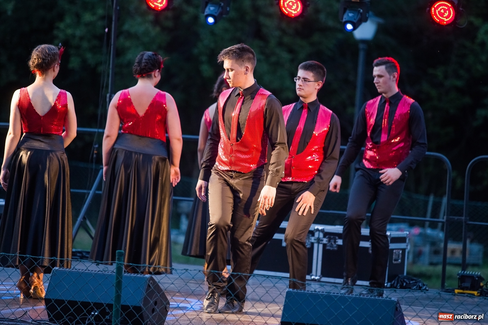 Zdjęcie w galerii na portalu naszraciborz.pl: Wianki i piosenki o miłości, czyli Noc Świętojańska w Kornicach wiadomości z regionu