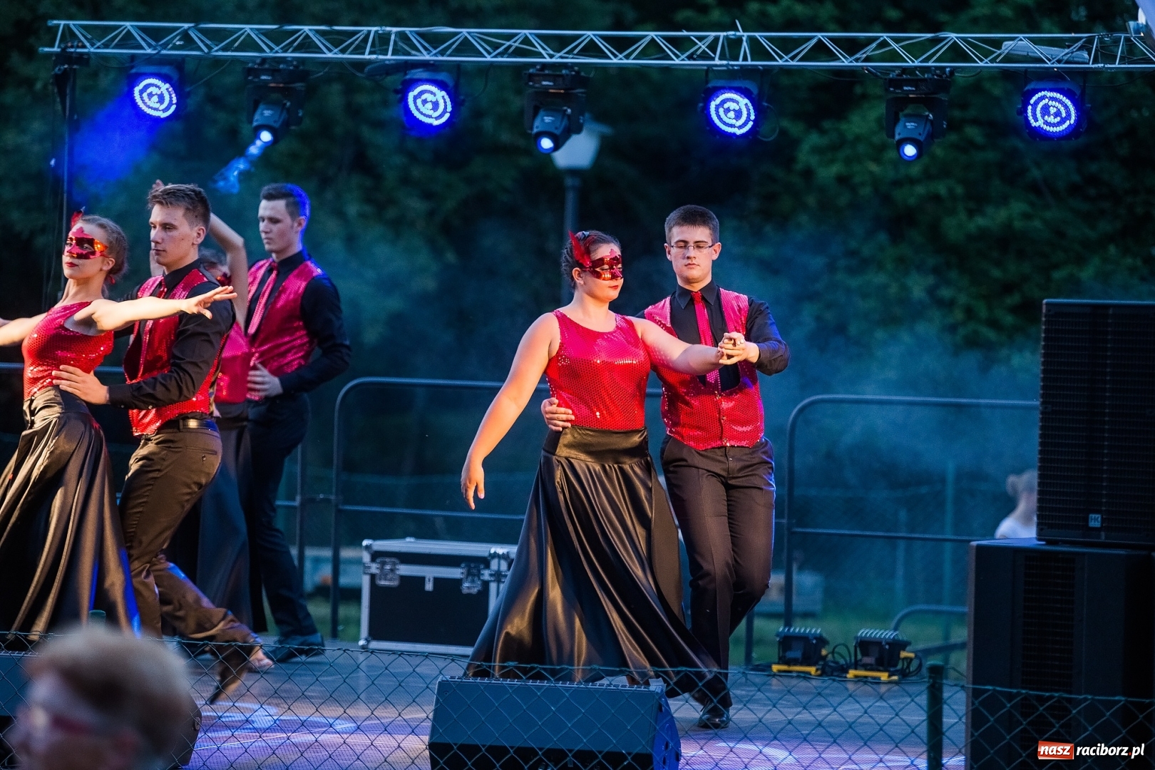 Zdjęcie w galerii na portalu naszraciborz.pl: Wianki i piosenki o miłości, czyli Noc Świętojańska w Kornicach wiadomości z regionu