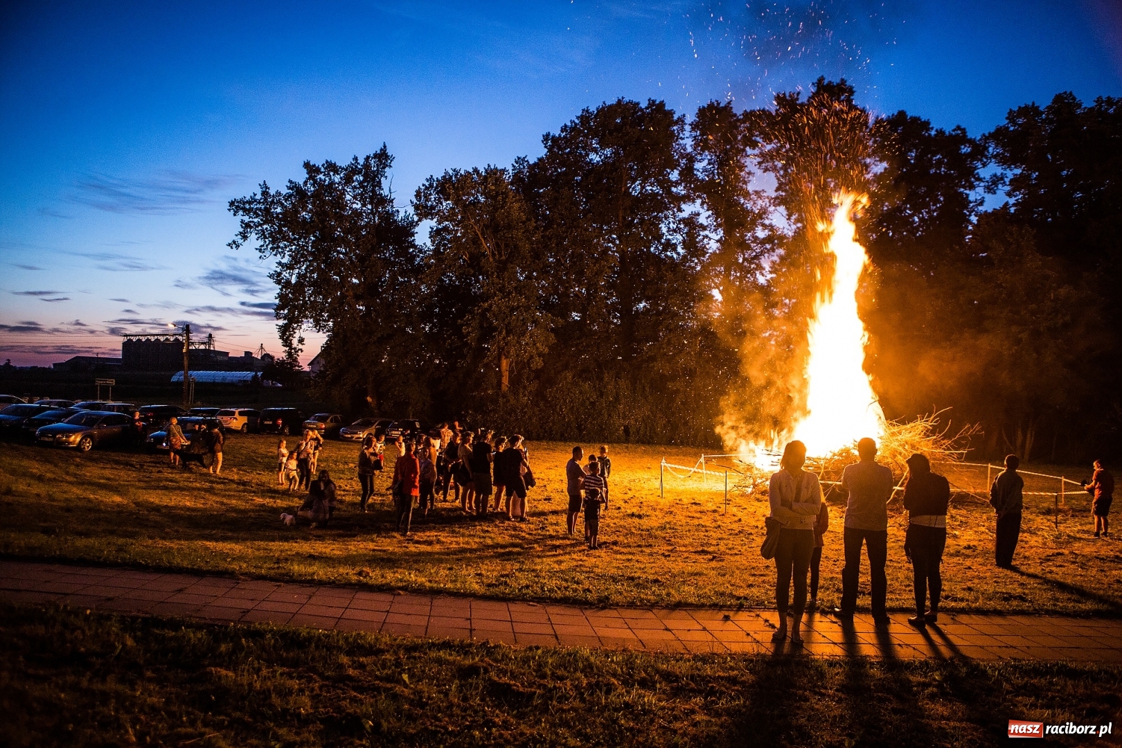 Zdjęcie w galerii na portalu naszraciborz.pl: Wianki i piosenki o miłości, czyli Noc Świętojańska w Kornicach wiadomości z regionu