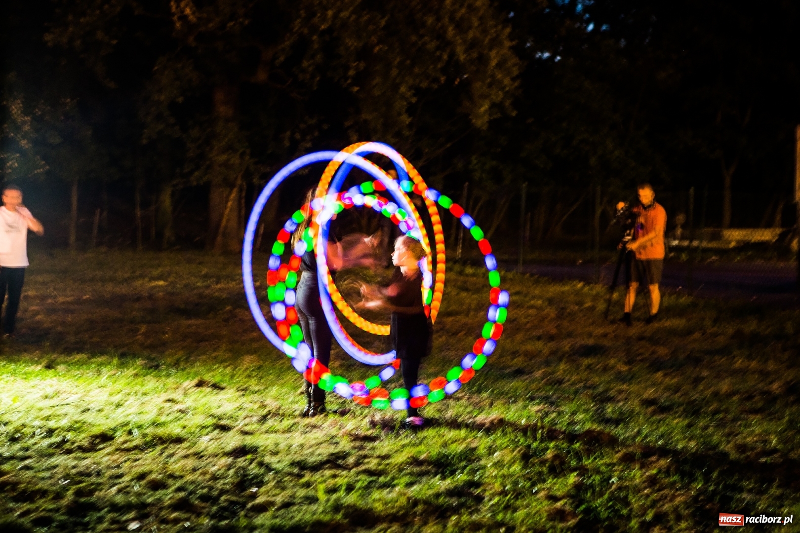 Zdjęcie w galerii na portalu naszraciborz.pl: Wianki i piosenki o miłości, czyli Noc Świętojańska w Kornicach wiadomości z regionu