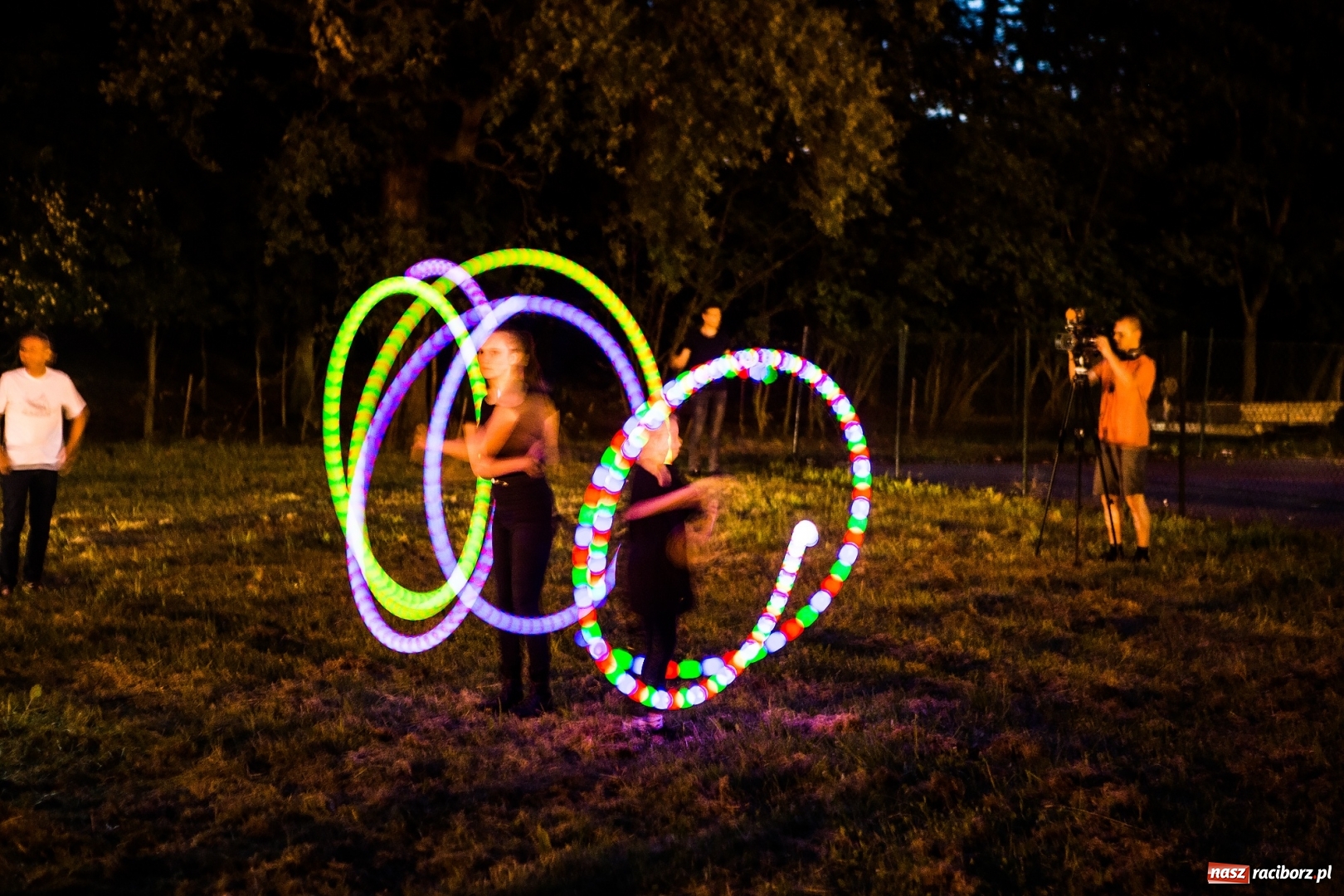 Zdjęcie w galerii na portalu naszraciborz.pl: Wianki i piosenki o miłości, czyli Noc Świętojańska w Kornicach wiadomości z regionu