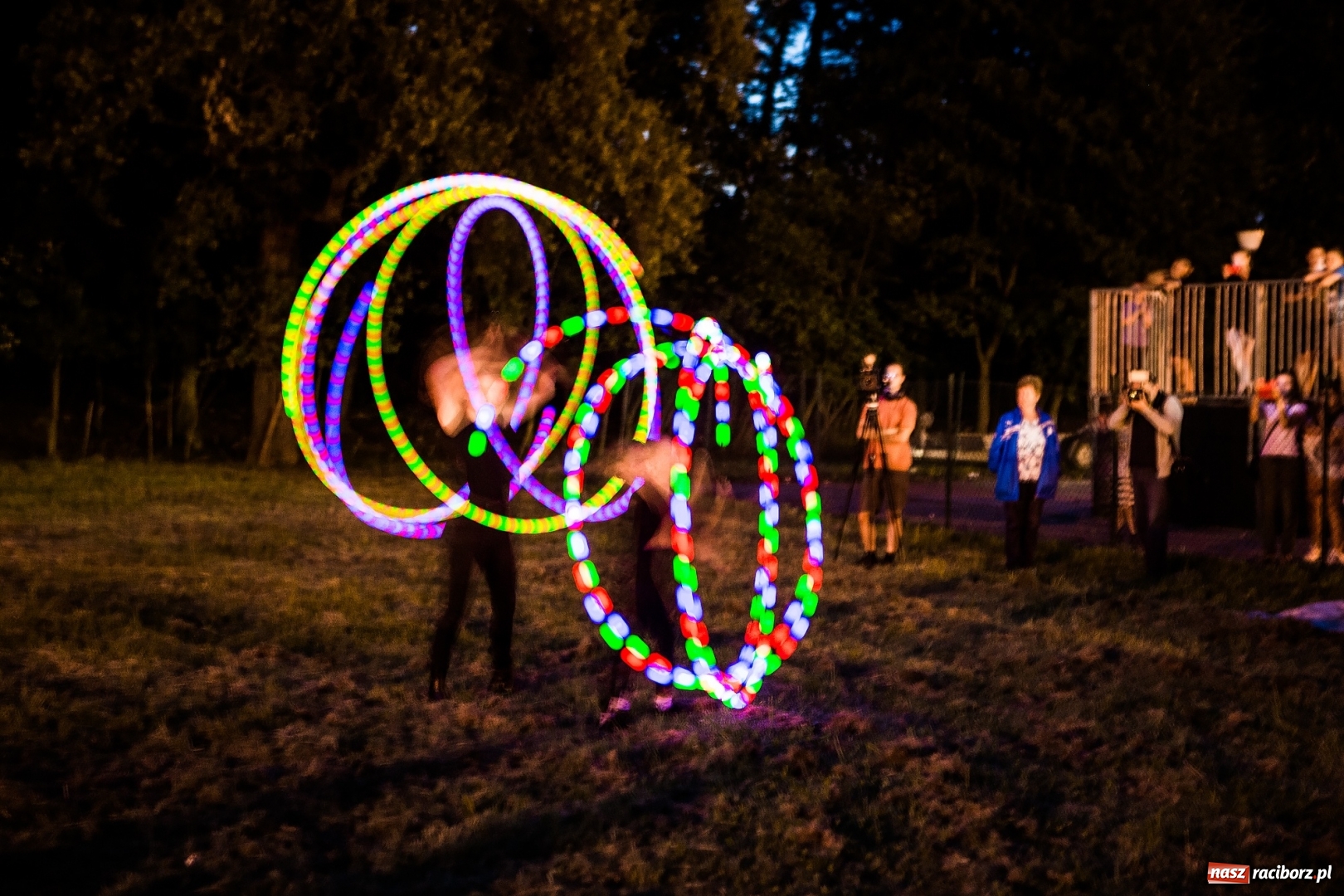 Zdjęcie w galerii na portalu naszraciborz.pl: Wianki i piosenki o miłości, czyli Noc Świętojańska w Kornicach wiadomości z regionu