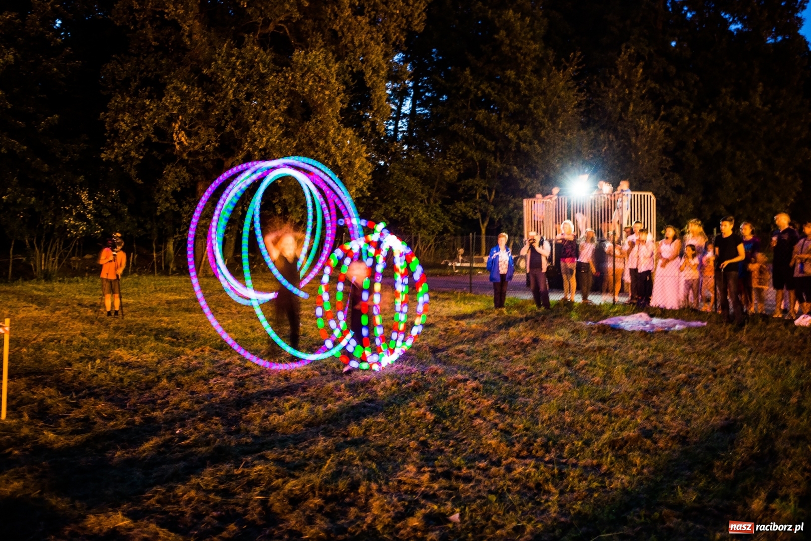 Zdjęcie w galerii na portalu naszraciborz.pl: Wianki i piosenki o miłości, czyli Noc Świętojańska w Kornicach wiadomości z regionu