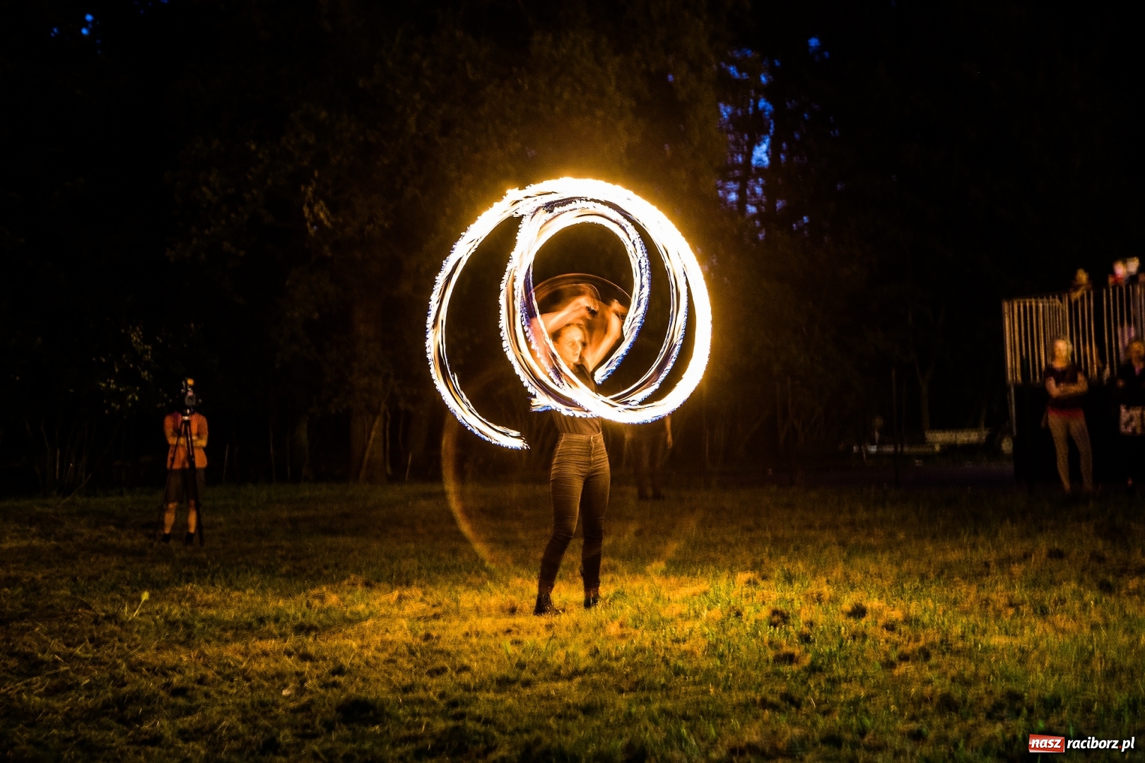 Zdjęcie w galerii na portalu naszraciborz.pl: Wianki i piosenki o miłości, czyli Noc Świętojańska w Kornicach wiadomości z regionu