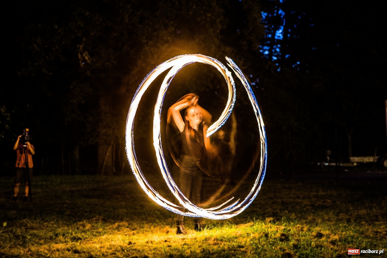 Zdjęcie w galerii na portalu naszraciborz.pl: Wianki i piosenki o miłości, czyli Noc Świętojańska w Kornicach wiadomości z regionu