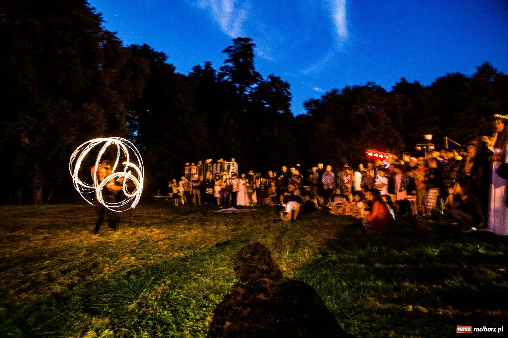 Zdjęcie w galerii na portalu naszraciborz.pl: Wianki i piosenki o miłości, czyli Noc Świętojańska w Kornicach wiadomości z regionu