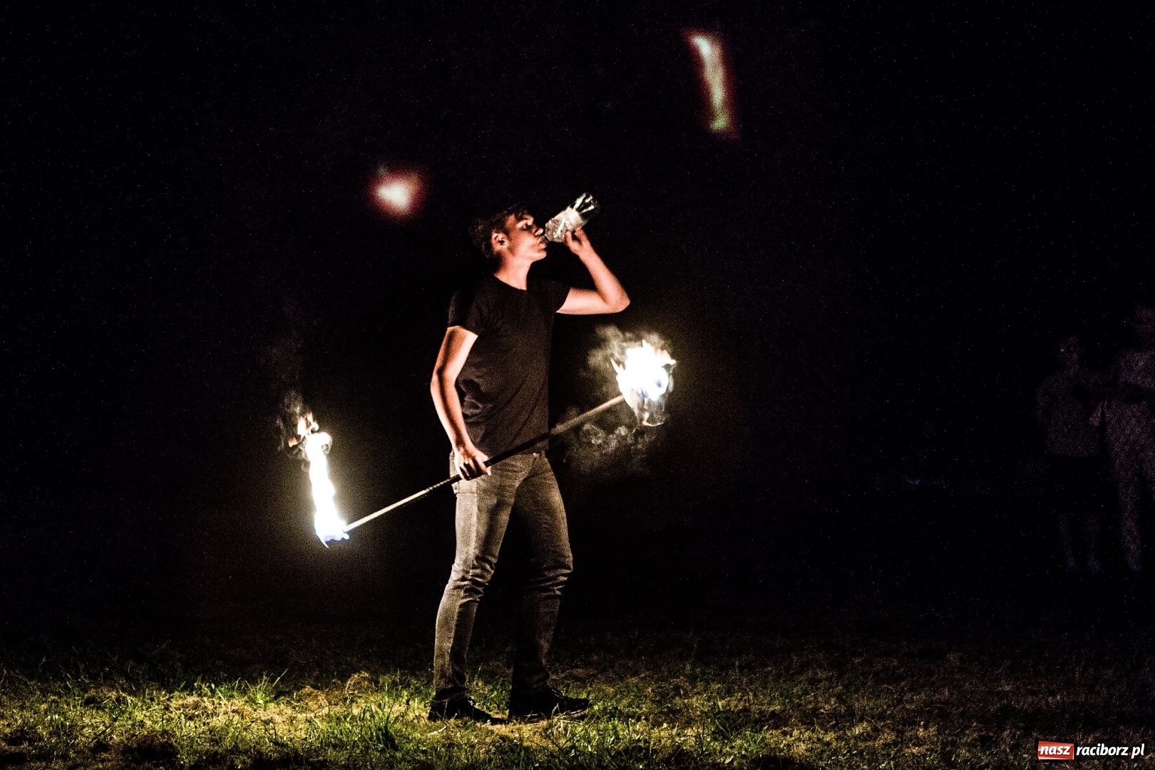 Zdjęcie w galerii na portalu naszraciborz.pl: Wianki i piosenki o miłości, czyli Noc Świętojańska w Kornicach wiadomości z regionu