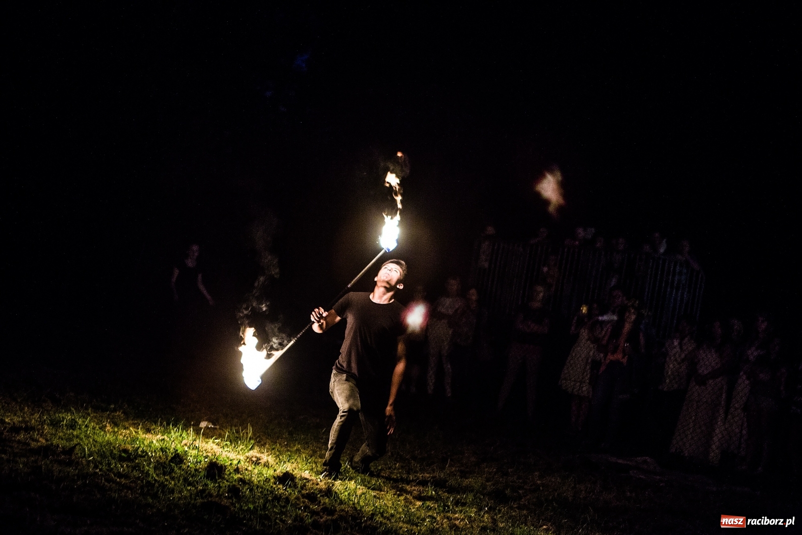 Zdjęcie w galerii na portalu naszraciborz.pl: Wianki i piosenki o miłości, czyli Noc Świętojańska w Kornicach wiadomości z regionu