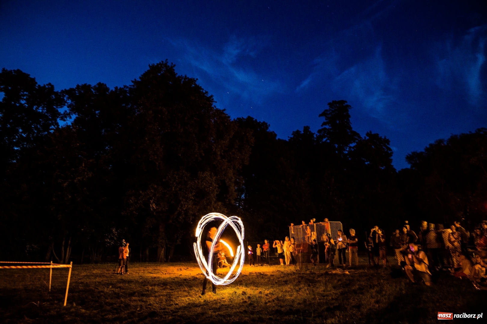 Zdjęcie w galerii na portalu naszraciborz.pl: Wianki i piosenki o miłości, czyli Noc Świętojańska w Kornicach wiadomości z regionu