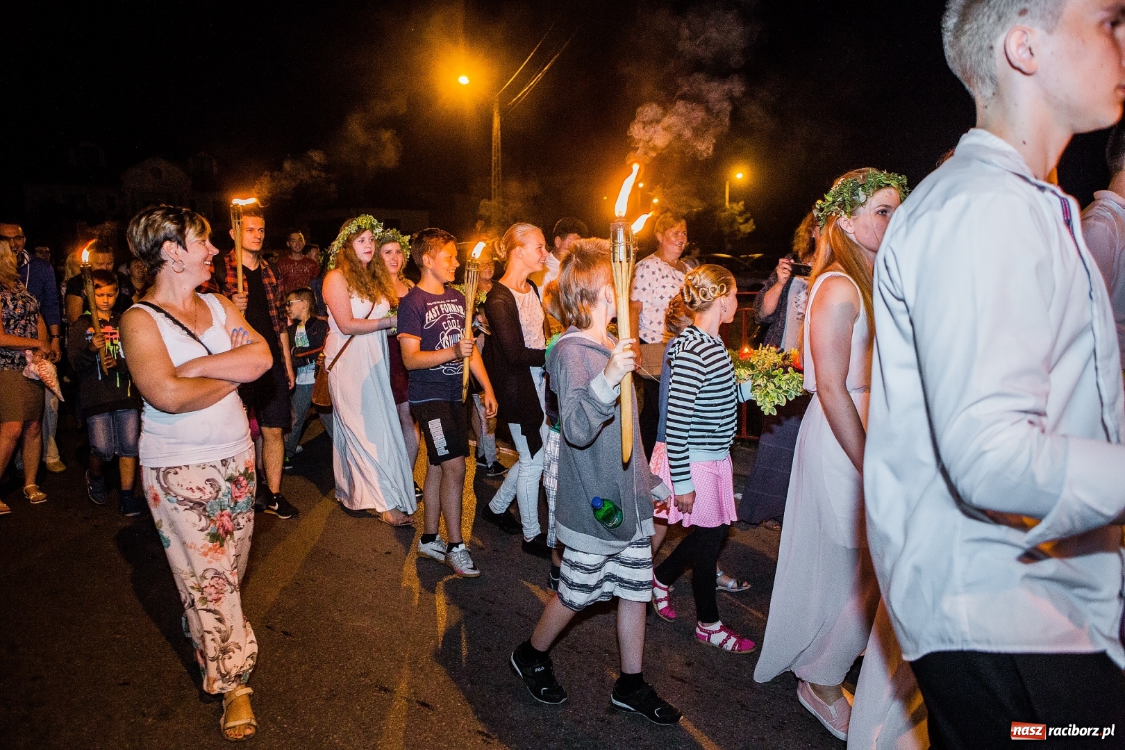 Zdjęcie w galerii na portalu naszraciborz.pl: Wianki i piosenki o miłości, czyli Noc Świętojańska w Kornicach wiadomości z regionu