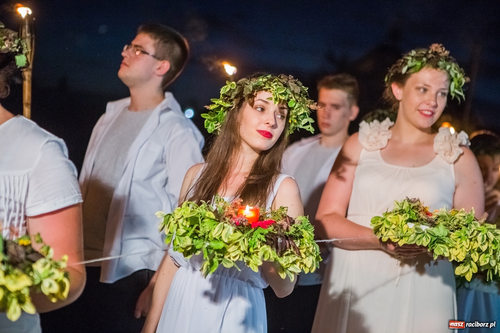 Zdjęcie w galerii na portalu naszraciborz.pl: Wianki i piosenki o miłości, czyli Noc Świętojańska w Kornicach wiadomości z regionu