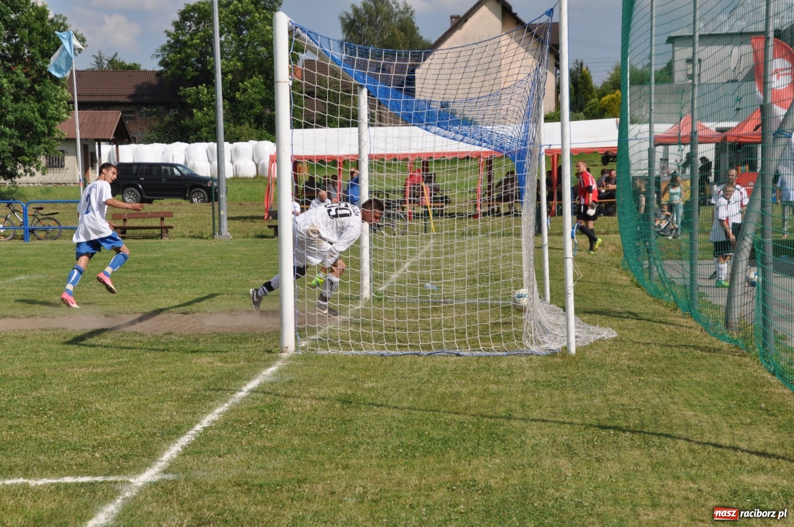 Zdjęcie w galerii na portalu naszraciborz.pl: Turniej Piłki Nożnej o Puchar Prezydenta Miasta na 110 lat LKS 07 Markowice. Gośćmi Piechniczek i Kostka wiadomości z regionu